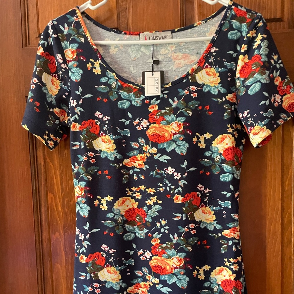 Brand-new super cute floral dress size medium